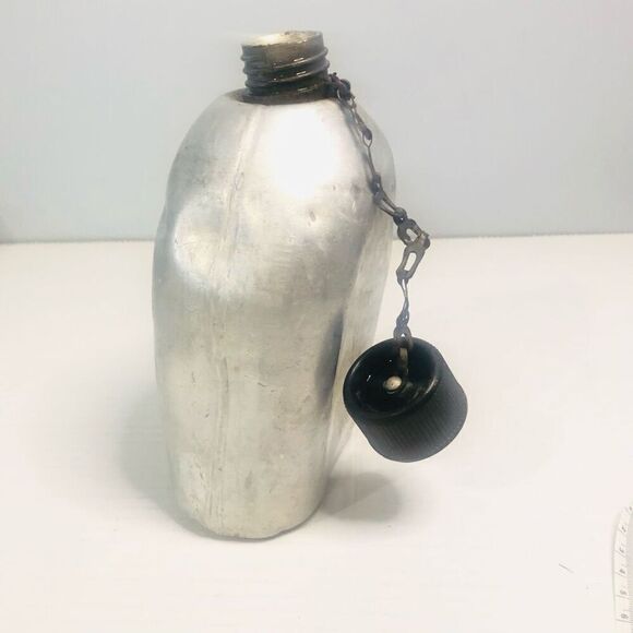 vintage reproduction WW2 aluminum canteen United States 17 inches with cap - Picture 8 of 9